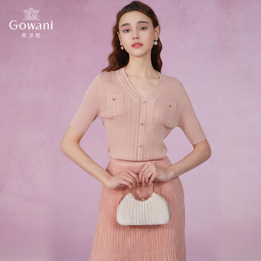 【两色可选】乔万尼早春冰丝针织衫薄款小香风设计感v领修身夏款短袖EI2M818 商品图3