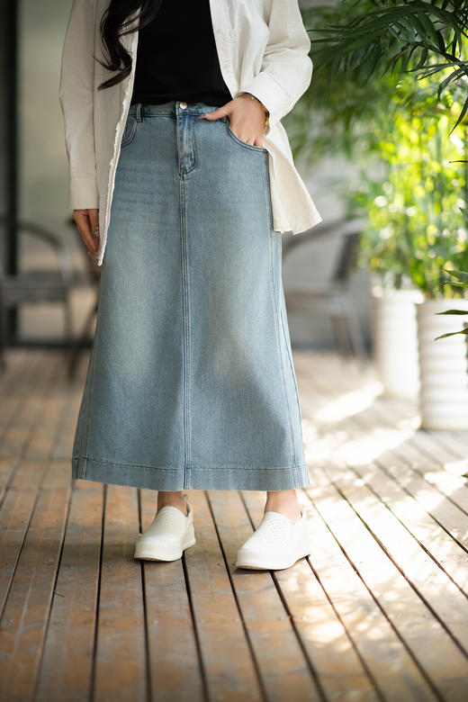 💙【弹力牛仔半裙 后开叉 自动自如】天丝+棉面料黑科技❤️，上身不闷，不勒肚子，上身板正、线条流畅！7天内发货！水洗蓝，清爽色，春季穿到秋季的半身裙，不愁搭配！ 商品图2