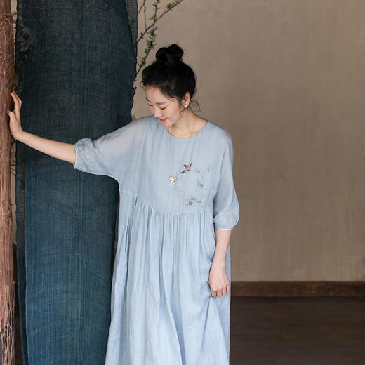 牧衣游原创 手工刺绣苎麻连衣裙清凉透薄蓝色文艺长裙 半空烟雨 商品图0