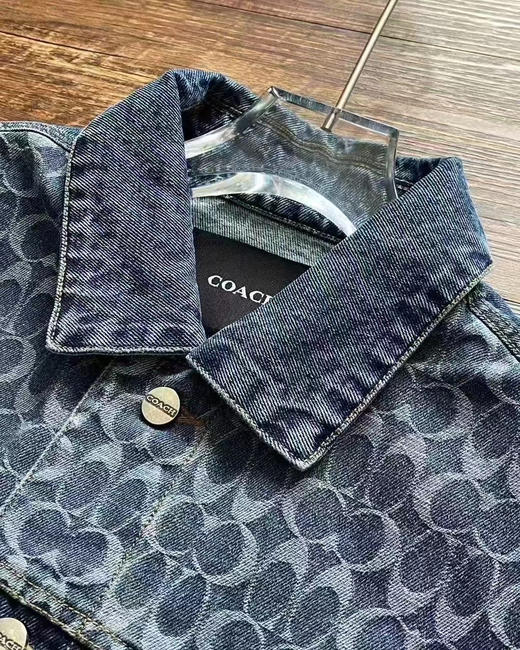 正品 Coach SS24经典纯色刺绣LOGO立领拉链夹克外套
随意对比任何细节 
牛仔蓝M L XL XXL 商品图2