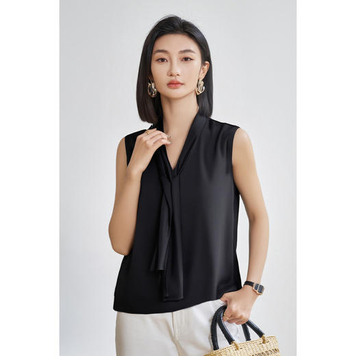 【预售7天】米思阳2026夏季新款通勤优雅缎面小衫无袖直筒系带领显瘦百搭上衣女1866 商品图3