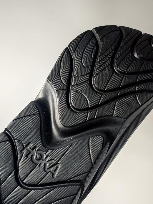 越南原单正品 Hoka One One夏奥拉Mule户外缓震拖鞋。两个色,简易包装。
尺码：M7（39-40）/M8（41-42）/M9（42-43）/M10（43-44）/M11（45-46） 商品图8