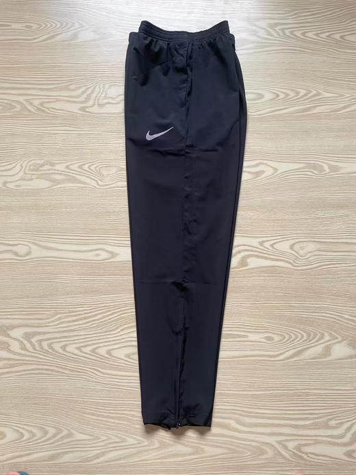 正品Nk  耐克 夏季跑步 长裤 速干运动裤
运动兼兼具 两侧裤腿带有拉链    
部分带吊牌 保真 
黑色M-2XL 商品图6