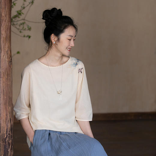 牧衣游原创 手工刺绣100支新疆棉套头衫女简约百搭圆领上衣 霁雨 商品图0