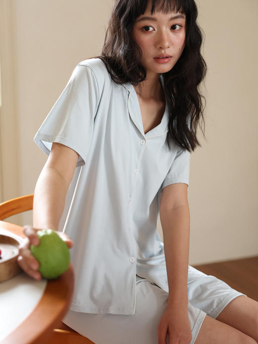 【KEMU·蚕养·夏日桑蚕丝家居服】翻领系扣睡衣套装，精选定制桑蚕丝面料，亲肤养肤，云感透气舒适！ 商品图2