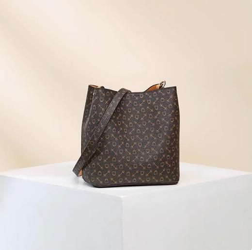 《WHY》水桶包女士2025春夏新款时尚女包简约百搭单肩包复古斜挎包包YAP11313 商品图2