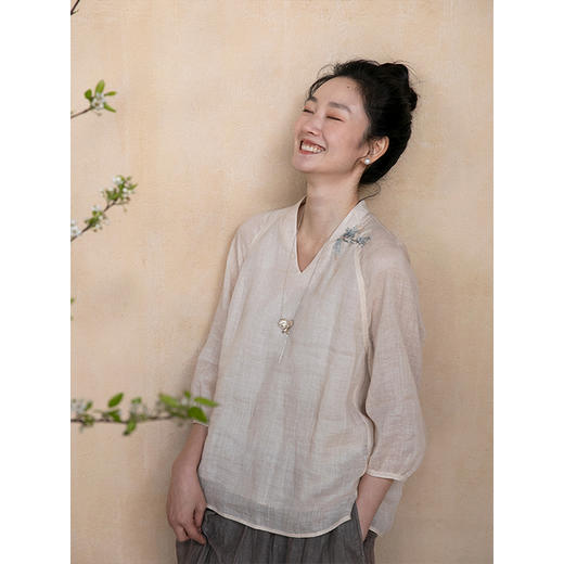 牧衣游原创 手工刺绣苎麻炒色套头衫轻薄柔软文艺百搭上衣 揽流光 商品图1