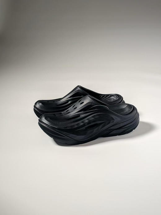 越南原单正品 Hoka One One夏奥拉Mule户外缓震拖鞋。两个色,简易包装。
尺码：M7（39-40）/M8（41-42）/M9（42-43）/M10（43-44）/M11（45-46） 商品图6