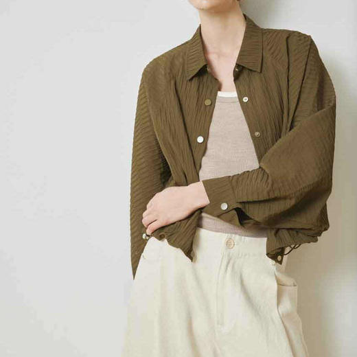 顺丰包邮40221洛诗琳春季新款肌理感抗皱阔型短款休闲外套女300 商品图4