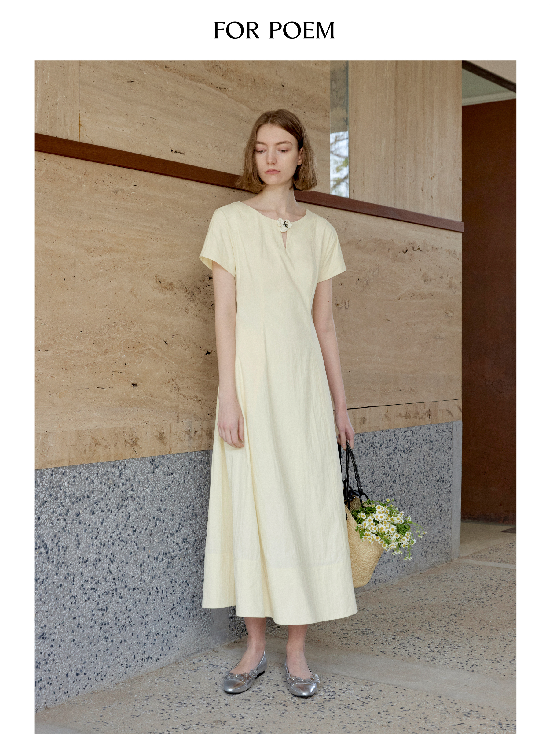 ForPoem 现货 25/SS原创设计拉菲草花朵装饰短袖收腰显瘦中长款连衣裙