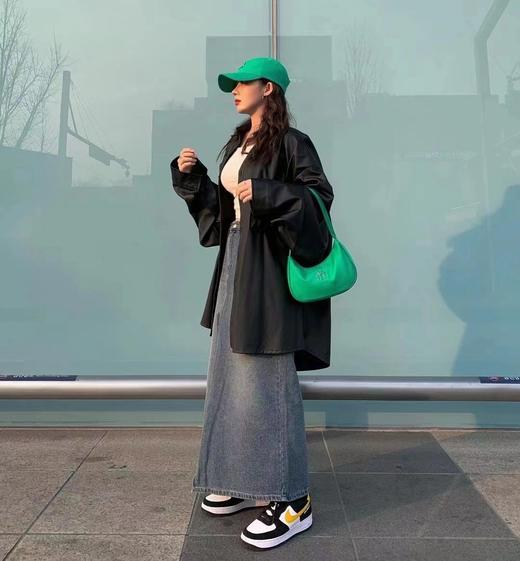 MLB  金属标hobo腋下包  
                    发货时效3-7天【种草号团购】 商品图0