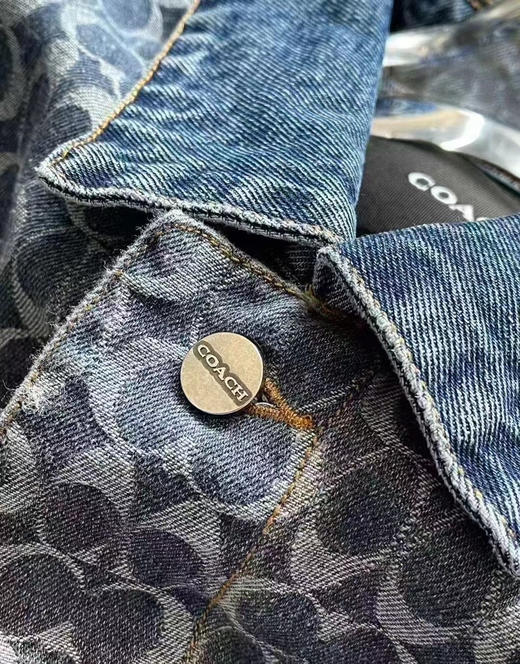 正品 Coach SS24经典纯色刺绣LOGO立领拉链夹克外套
随意对比任何细节 
牛仔蓝M L XL XXL 商品图4