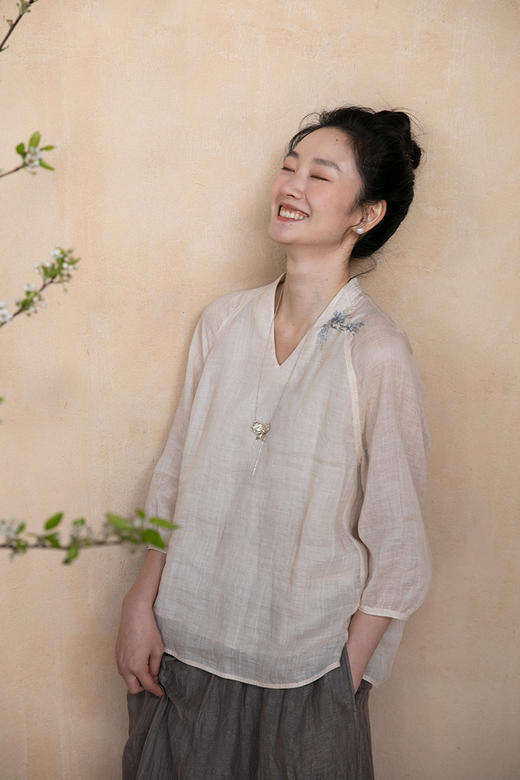 牧衣游原创 手工刺绣苎麻炒色套头衫轻薄柔软文艺百搭上衣 揽流光 商品图5