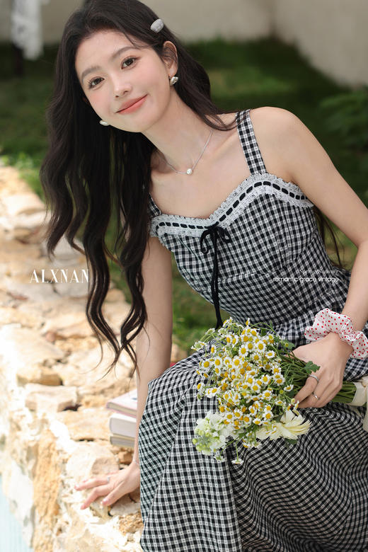 鹿向南「格调旧梦」黑白格纹复古吊带长裙夏季新款气质通勤连衣裙 商品图5