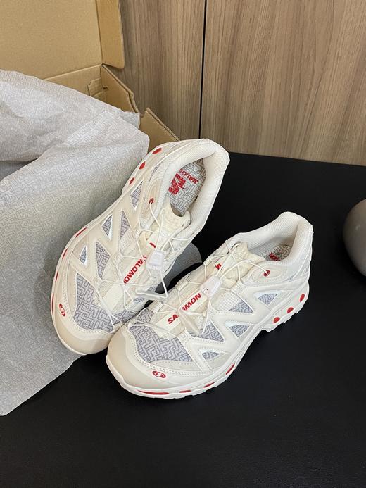 点此购买 萨洛蒙男女款蛇年限定XT-QUEST户外越野徒步鞋 98 313942 商品图8