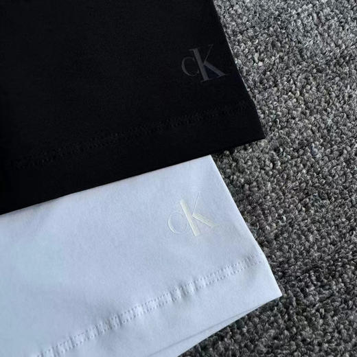 正品 CK Jeans25春夏新款 字母 短袖T恤

保真支持鉴定 部分带吊牌随机发 吊牌价690  面料好到爆炸  上身非常舒服 到手便知

黑色 白色 S M L XL 商品图6