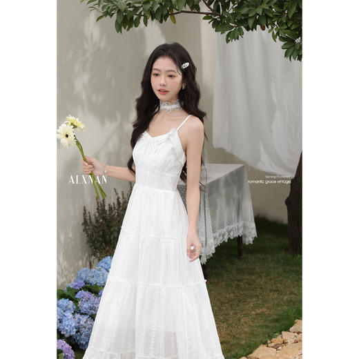 鹿向南「雪絮叠香」白色温柔镂空蕾丝吊带长裙女夏新款优雅连衣裙 商品图3