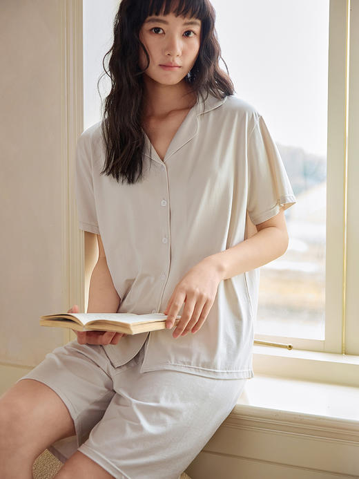 【KEMU·蚕养·夏日桑蚕丝家居服】翻领系扣睡衣套装，精选定制桑蚕丝面料，亲肤养肤，云感透气舒适！ 商品图1