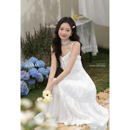 鹿向南「雪絮叠香」白色温柔镂空蕾丝吊带长裙女夏新款优雅连衣裙 商品图0
