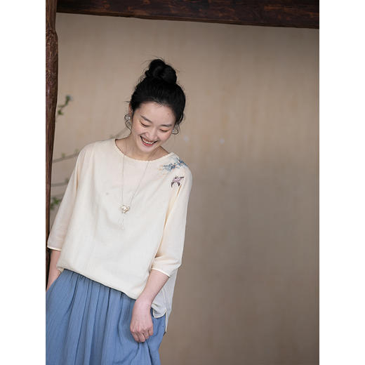 牧衣游原创 手工刺绣100支新疆棉套头衫女简约百搭圆领上衣 霁雨 商品图2