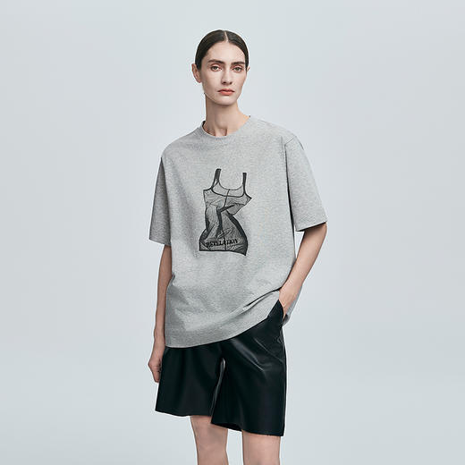 棉仓363601017-初棉植绒字母-口袋印花宽松艺术感上衣 商品图0