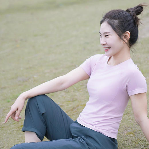 Leorrey/乐拉【全能T短袖】轻盈一体织高弹透气轻薄夏季短袖 商品图3