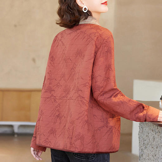 WP-2509 2025中年妈妈春装洋气翻领外套阔太太风衣中老年女装春秋短款夹克 商品图1