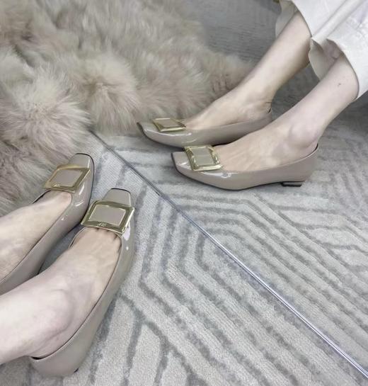 通勤必备！ 经典方扣2.5小跟单鞋  漆皮/缎面  低跟单鞋 商品图1