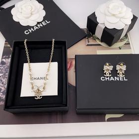 CHANEL香奈儿白结吊c耳钉/项链（XTY）