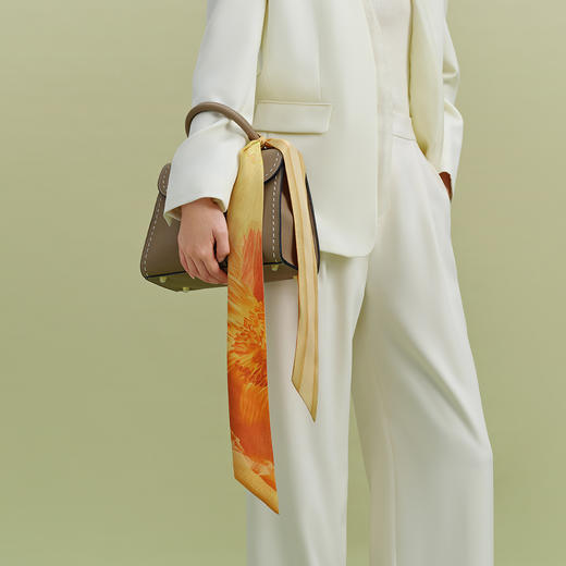 万事利“春醒”斜巾 商品图5