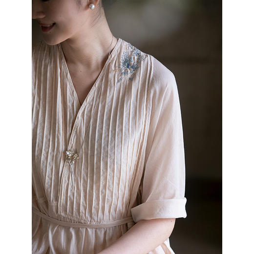 牧衣游原创 手工刺绣丝棉炒色连衣裙清凉轻薄文艺风长裙 解春风 商品图3