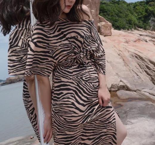 臣禾豹纹套装（上衣+半身裙）K212010306 商品图1