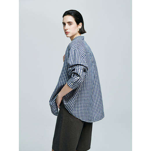 棉仓362604041-初棉亚麻色织格纹方领宽松藏青白格子衬衫 商品图3