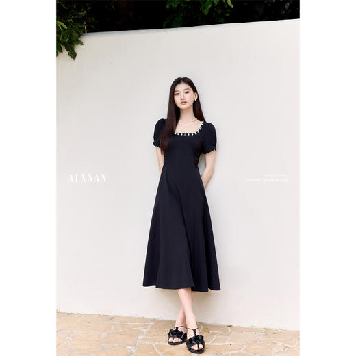 鹿向南「缱绻海风」黑色短袖连衣裙2025夏装新款时尚收腰长裙女 商品图3