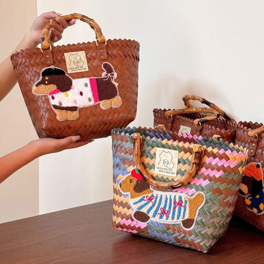 sweet&coco腊肠狗手工编织包 大容量 精致卡通图案 仿真竹节提手 4款可选 商品图2