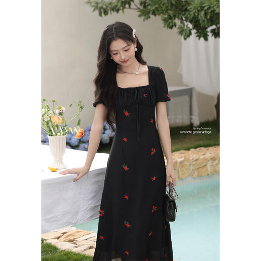 【6折秒杀】鹿向南「润美夏诗」黑色法式方领连衣裙女夏收腰显瘦长裙a字裙子L53932 商品图2