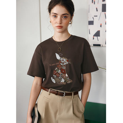 OLrain欧芮儿2025夏季新款重工刺绣咖色休闲宽松T恤气质圆领上衣 商品图0