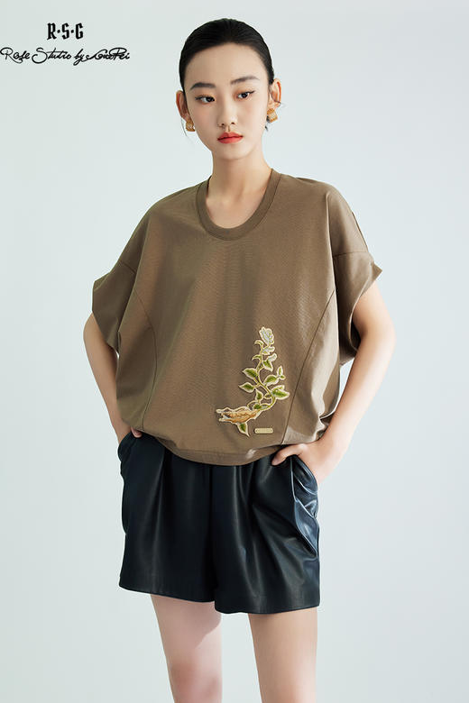 郭培成衣品牌【“药”爱自己】何首乌刺绣大蝙蝠袖T恤 商品图5