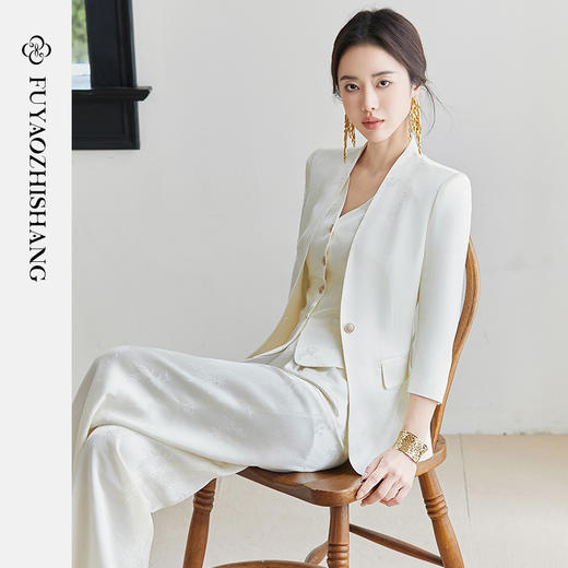 FUYAO扶摇 国风提花套装2025新款女装时尚洋气减龄醋酸西服三件套 商品图3