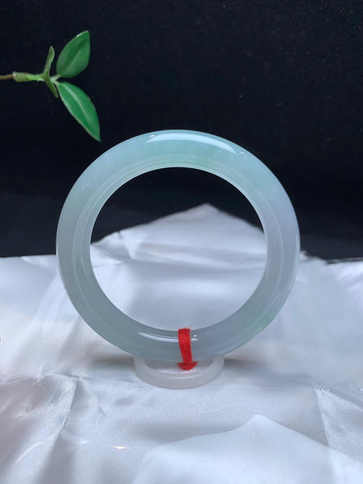 612582，54冰飘花圆条，整体冰冰润润的，飘了一抹清新蓝花 商品图1