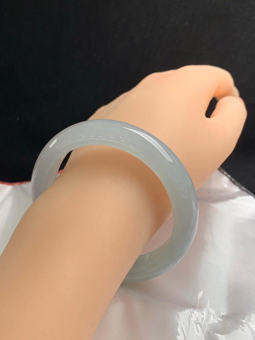 612589，54.8圈口，冰淡晴正圈平安镯，冰润有光 商品图4