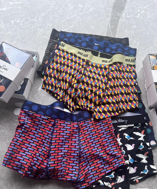 全新正品happy socks棉氨纶高弹力透气印花男士平角裤男士内裤，只有S M 码
天猫单条160+ 我们一盒三条99包邮。颜色随机发 商品图3