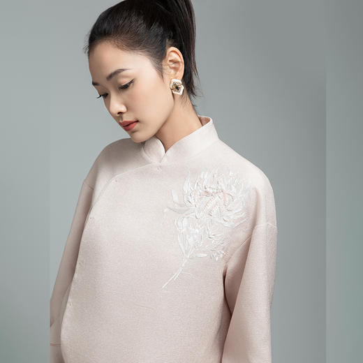 郭培成衣品牌【“药”爱自己】花朵刺绣中式立领斜襟粉色外套 商品图1