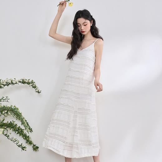 【肌理感蕾丝】经典优雅V领吊带连衣裙女春夏收腰长裙V0550120 商品图4