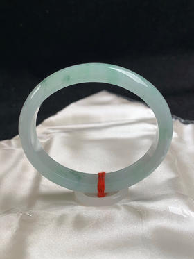 612588，57圈口，糯冰飘花贵妃手镯，飘甜绿花色，水头好，清爽秀气