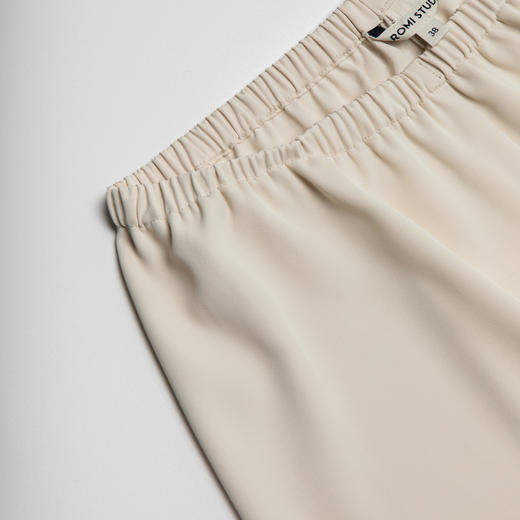 ROMI STUDIO丝滑触感 不易皱缎面复古杏色休闲抖抖裤K3211白色 商品图2