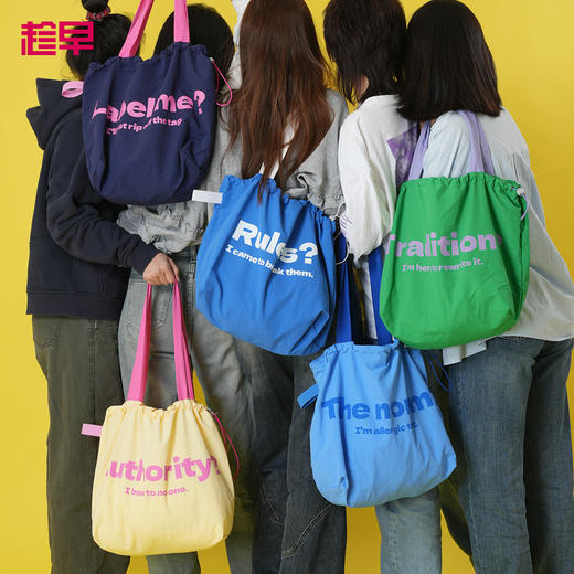 趁早有态度撞色抽绳束口包超轻便携大容量单肩帆布包休闲时尚女包 商品图0