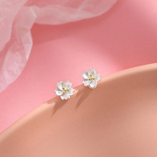 卡蒂罗/KADER 遇见桃花耳钉 在逃公主 新中式 花朵耳饰 精致大方 轻奢小众养耳洞睡觉免摘纯银配饰 商品图5