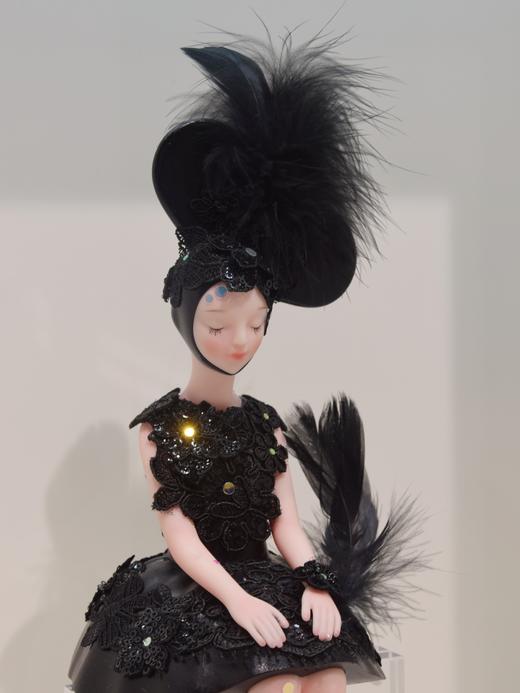 郭玲《夏娃》坐姿然女孩 商品图1