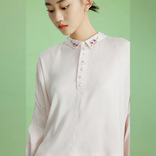 郭培成衣品牌【“药”爱自己】中式藏红花刺绣流苏吊坠衬衫 商品图1